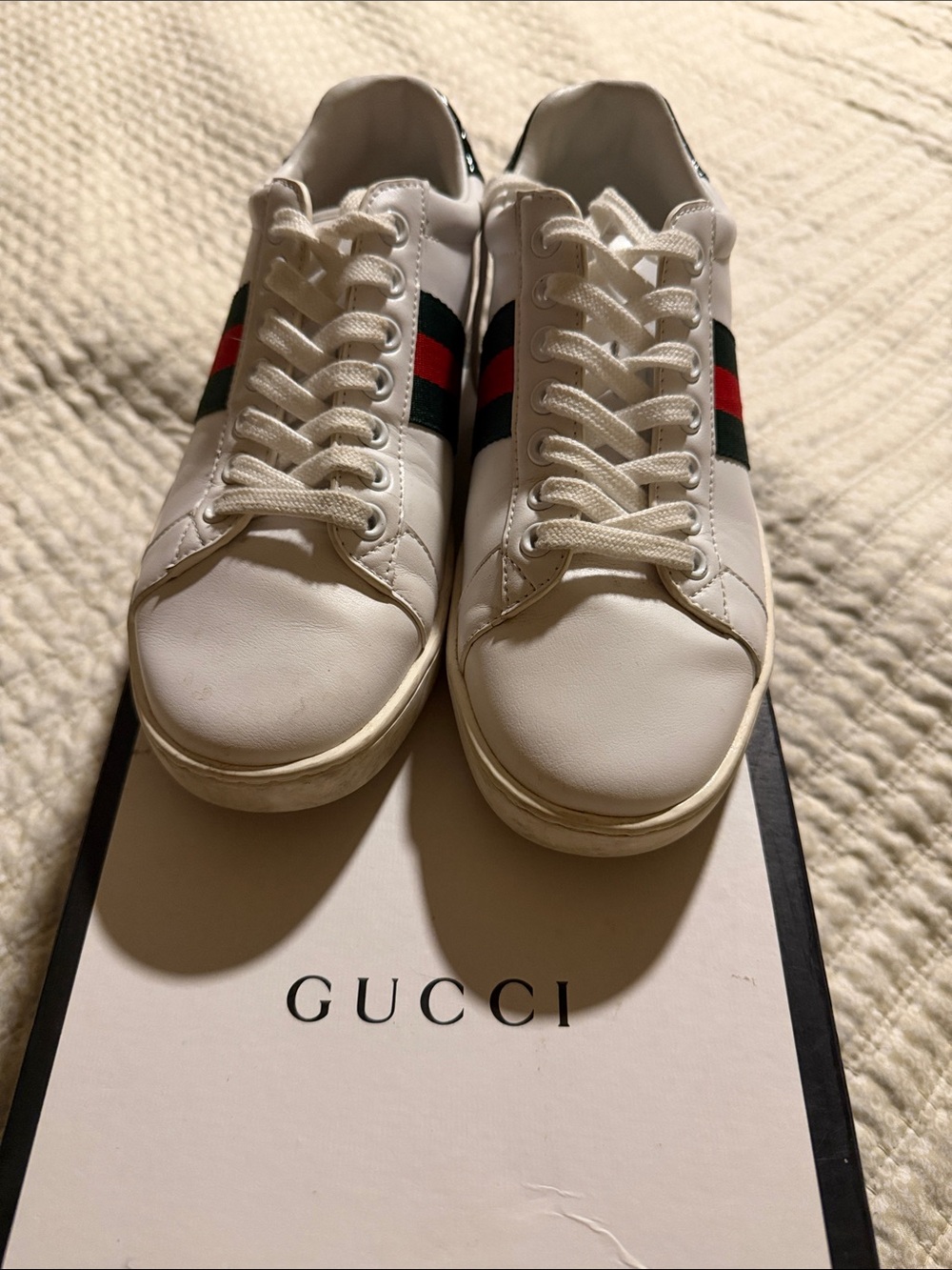 Gucci White Leather women Sneakers with Green & Red Web Stripe size 8.5